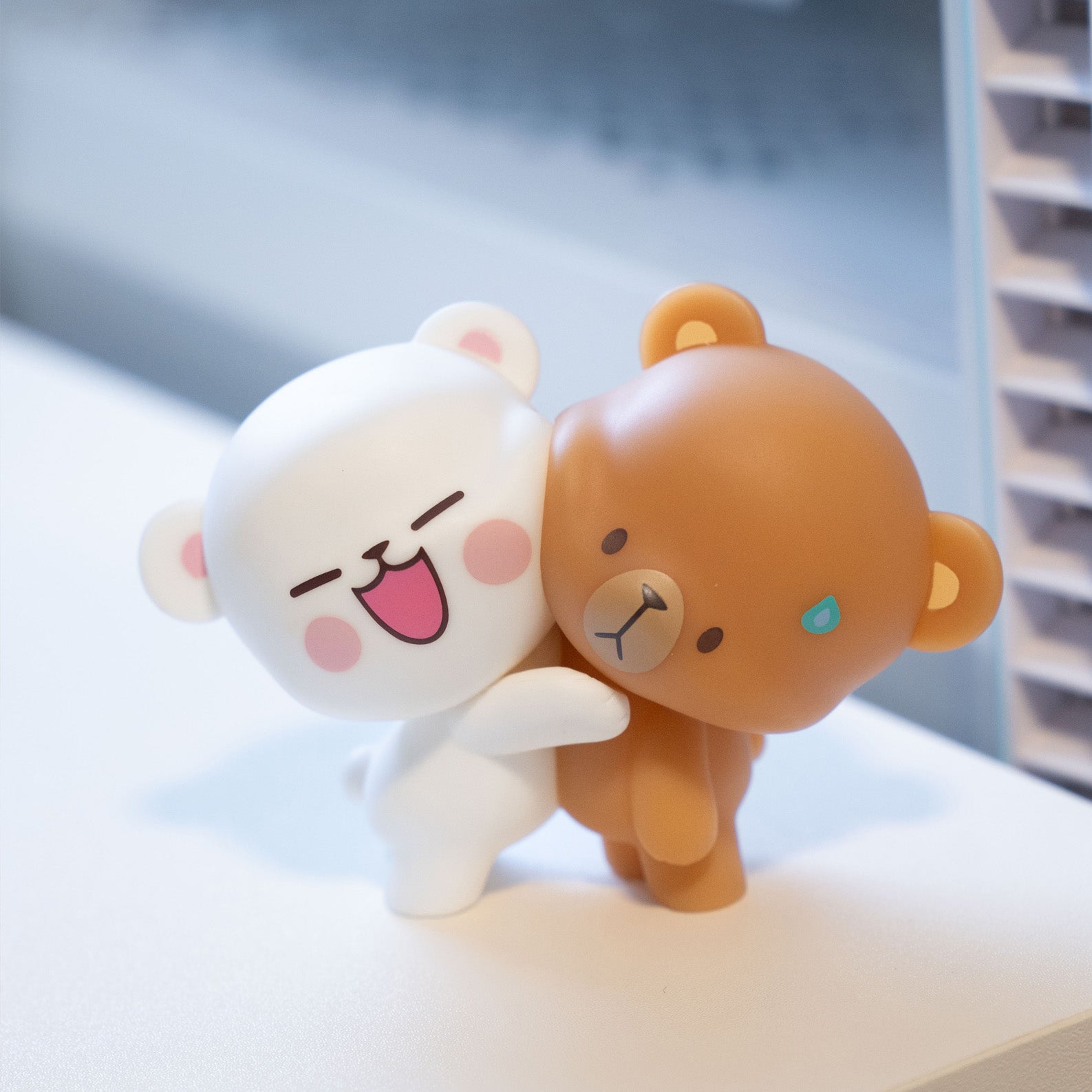 Milk Mocha Hugging Figurine – Milkmochabear